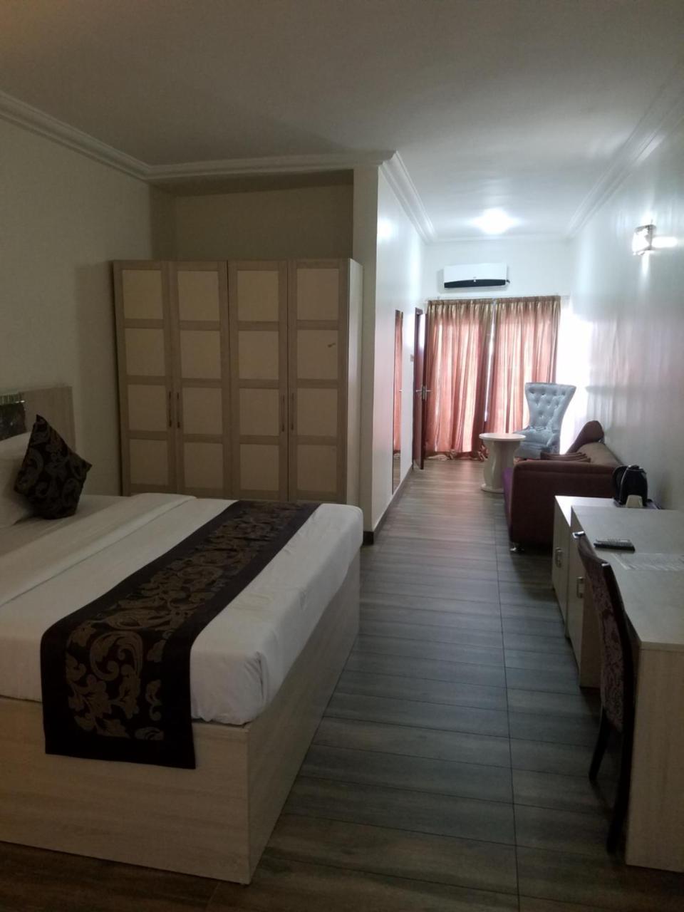 Bon Hotel Port Harcourt At La Kings Buitenkant foto